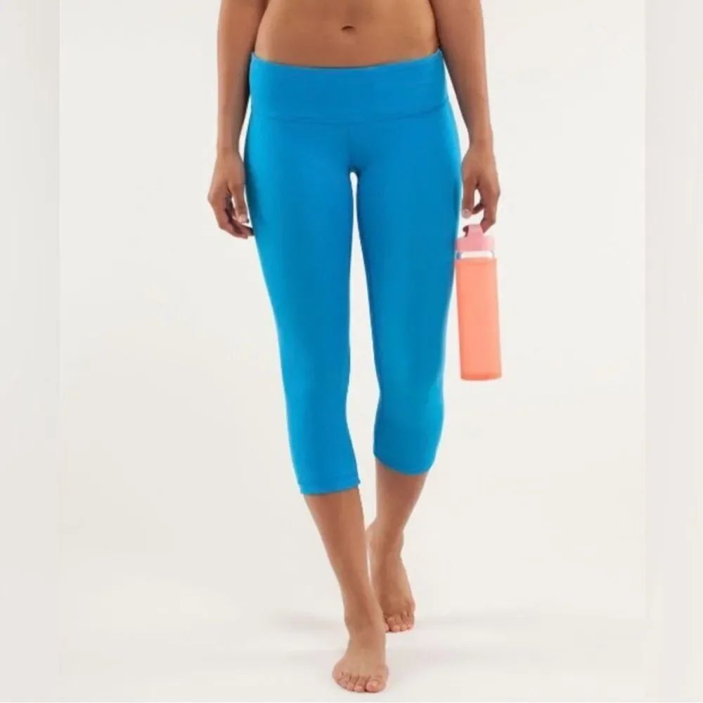 Lululemon Wunder Under Crop Reversible Legging Beach Blanket Blue Sz 8 or Sz 10 - Picture 9 of 17